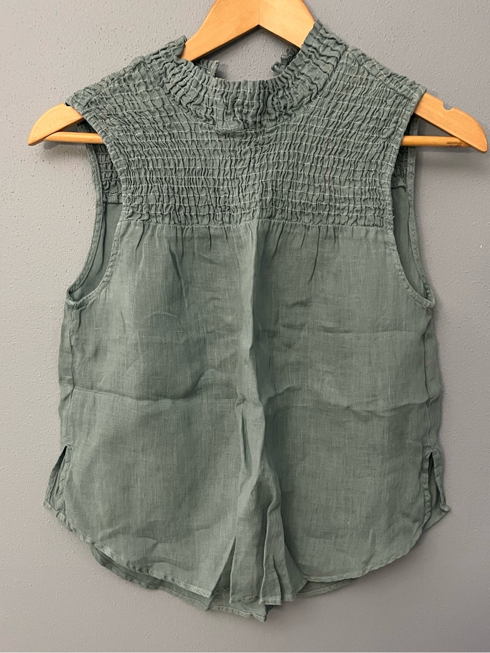 Cloth & Stone Linen Sleeveless Smocked High-Neck Top